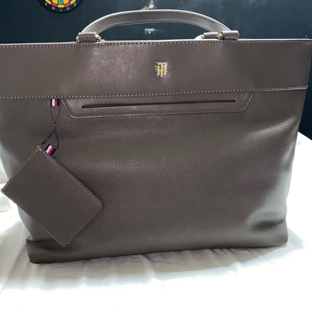 Tommy Hilfiger Tote with pouch 👜